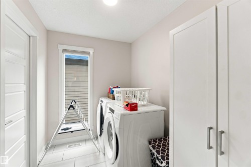 7608 Creighton Place Sw, Edmonton, AB - Indoor Photo Showing Laundry Room