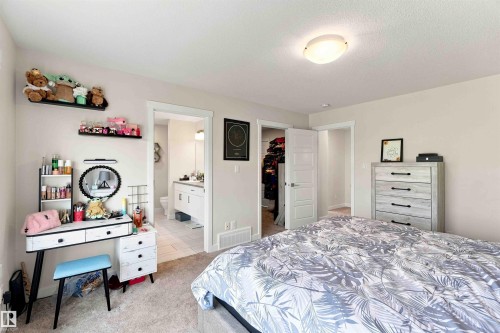 7608 Creighton Place Sw, Edmonton, AB - Indoor Photo Showing Bedroom