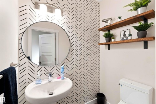 7608 Creighton Place Sw, Edmonton, AB - Indoor Photo Showing Bathroom
