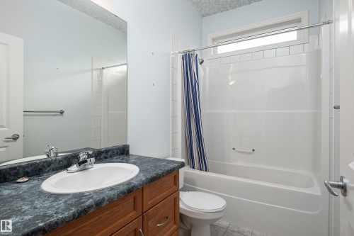 #40 1251 Rutherford Rd Sw, Edmonton, AB - Indoor Photo Showing Bathroom