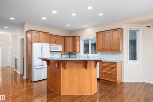 #40 1251 Rutherford Rd Sw, Edmonton, AB - Indoor Photo Showing Kitchen