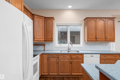 #40 1251 Rutherford Rd Sw, Edmonton, AB - Indoor Photo Showing Kitchen With Double Sink