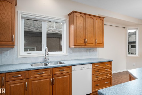 #40 1251 Rutherford Rd Sw, Edmonton, AB - Indoor Photo Showing Kitchen With Double Sink