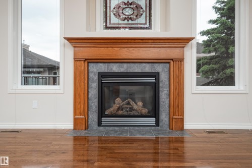 #40 1251 Rutherford Rd Sw, Edmonton, AB - Indoor Photo Showing Living Room With Fireplace