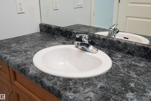 #40 1251 Rutherford Rd Sw, Edmonton, AB - Indoor Photo Showing Bathroom