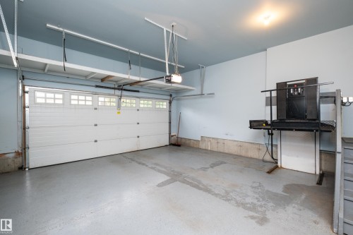 #40 1251 Rutherford Rd Sw, Edmonton, AB - Indoor Photo Showing Garage