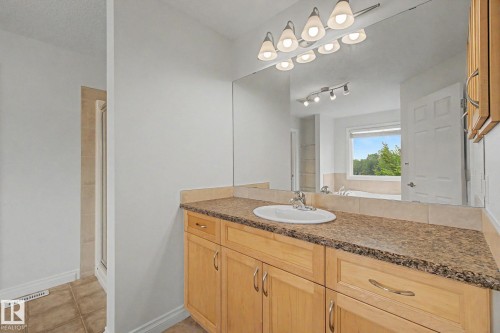 66 Vanessa Avenue, Spruce Grove, AB - Indoor Photo Showing Bathroom