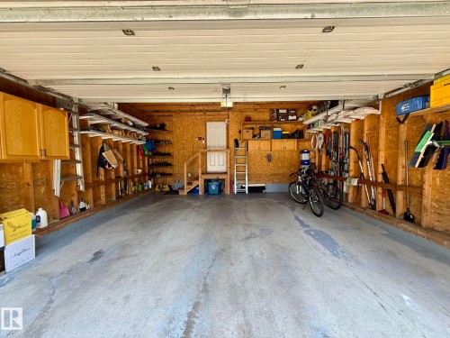 4 Oakland Way, St. Albert, AB - Indoor Photo Showing Garage