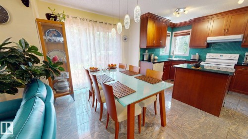 4 Oakland Way, St. Albert, AB - Indoor Photo Showing Kitchen