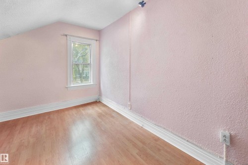 11038 84 Avenue Nw, Edmonton, AB - Indoor Photo Showing Other Room