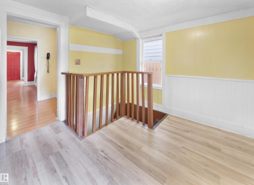 11038 84 Avenue Nw, Edmonton, AB - Indoor Photo Showing Other Room