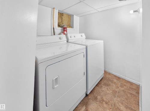 11038 84 Avenue Nw, Edmonton, AB - Indoor Photo Showing Laundry Room