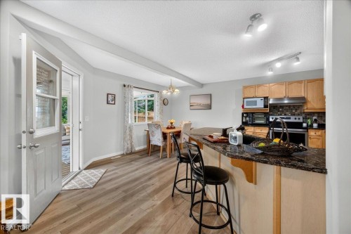 Kitchen and dining area featuring wood-finish flooring - 6 Norfolk Close, St. Albert, AB - Indoor