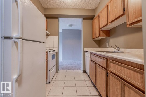 #607 12841 65 St Nw, Edmonton, AB - Indoor Photo Showing Kitchen