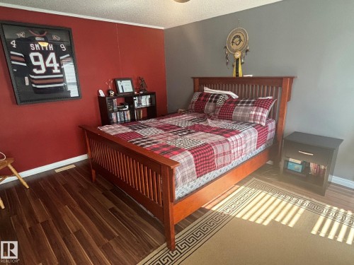 Tons of space for a king sized bed - 20 Sunset Boulevard, Spruce Grove, AB - Indoor Photo Showing Bedroom