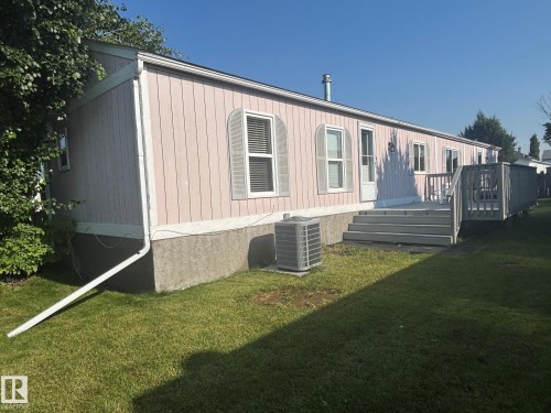 Fantastic yard space, tons of room for family, pets and entertaining - 20 Sunset Boulevard, Spruce Grove, AB - Outdoor