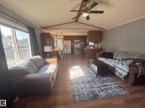 Large living room space - 20 Sunset Boulevard, Spruce Grove, AB - Indoor Photo Showing Living Room
