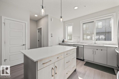 #30 11910 35 Av Sw, Edmonton, AB - Indoor Photo Showing Kitchen With Upgraded Kitchen