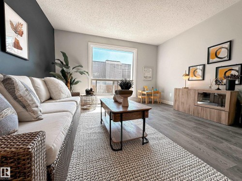 862 Erin Place Nw, Edmonton, AB - Indoor Photo Showing Living Room