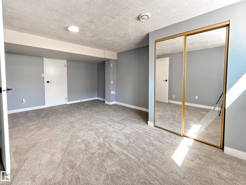 862 Erin Place Nw, Edmonton, AB - Indoor Photo Showing Other Room