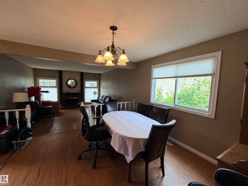 18 Latimer Place, St. Albert, AB - Indoor Photo Showing Dining Room
