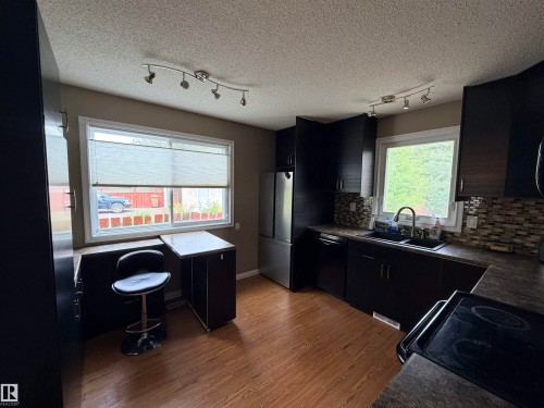 18 Latimer Place, St. Albert, AB - Indoor Photo Showing Kitchen With Double Sink