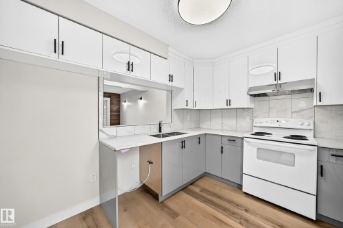 5535 144A Avenue Nw, Edmonton, AB - Indoor Photo Showing Kitchen With Double Sink