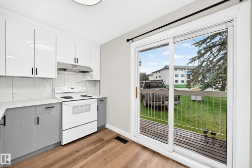 5535 144A Avenue Nw, Edmonton, AB - Indoor Photo Showing Kitchen