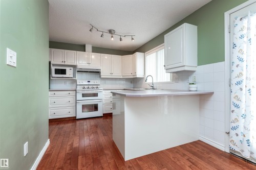 #22 11105 9 Av Nw, Edmonton, AB - Indoor Photo Showing Kitchen