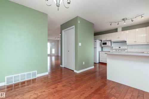 #22 11105 9 Av Nw, Edmonton, AB - Indoor Photo Showing Kitchen