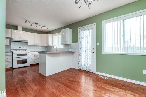 #22 11105 9 Av Nw, Edmonton, AB - Indoor Photo Showing Kitchen