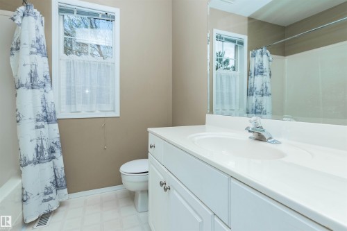 #22 11105 9 Av Nw, Edmonton, AB - Indoor Photo Showing Bathroom