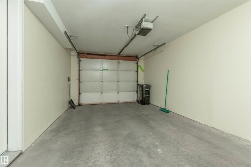 #22 11105 9 Av Nw, Edmonton, AB - Indoor Photo Showing Garage