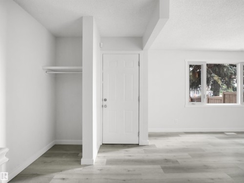#6 14220 80 St Nw, Edmonton, AB - Indoor Photo Showing Other Room