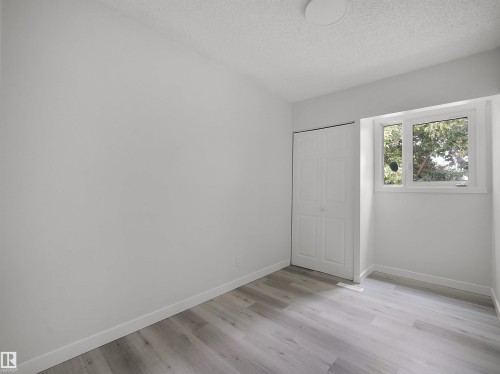 #6 14220 80 St Nw, Edmonton, AB - Indoor Photo Showing Other Room