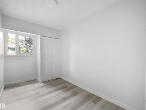 #6 14220 80 St Nw, Edmonton, AB - Indoor Photo Showing Other Room