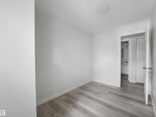 #6 14220 80 St Nw, Edmonton, AB - Indoor Photo Showing Other Room
