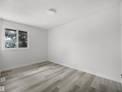#6 14220 80 St Nw, Edmonton, AB - Indoor Photo Showing Other Room