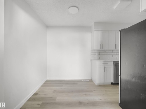 #6 14220 80 St Nw, Edmonton, AB - Indoor Photo Showing Other Room
