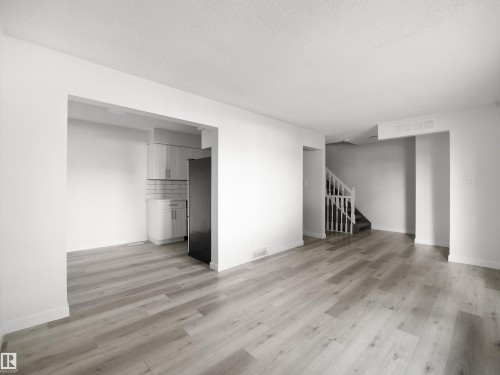 #6 14220 80 St Nw, Edmonton, AB - Indoor