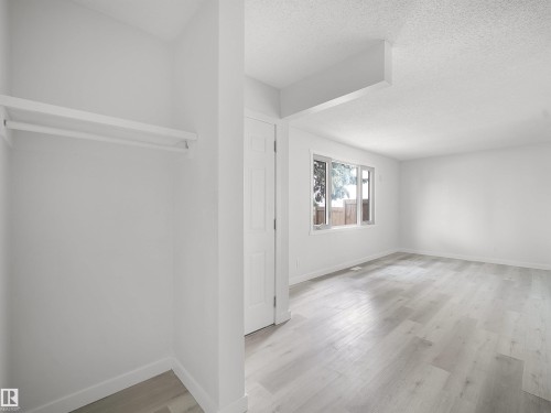#6 14220 80 St Nw, Edmonton, AB - Indoor Photo Showing Other Room