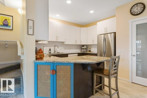 99 Juneau Way, St. Albert, AB - Indoor Photo Showing Kitchen With Upgraded Kitchen