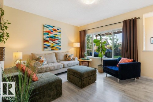 99 Juneau Way, St. Albert, AB - Indoor Photo Showing Living Room