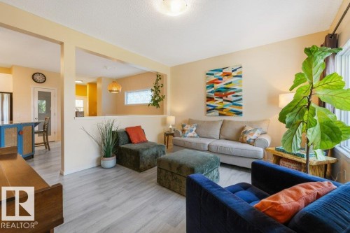 99 Juneau Way, St. Albert, AB - Indoor Photo Showing Living Room