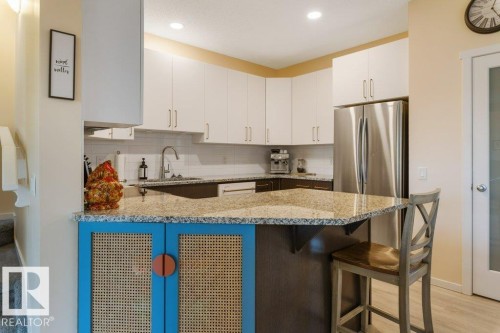 99 Juneau Way, St. Albert, AB - Indoor Photo Showing Kitchen With Upgraded Kitchen