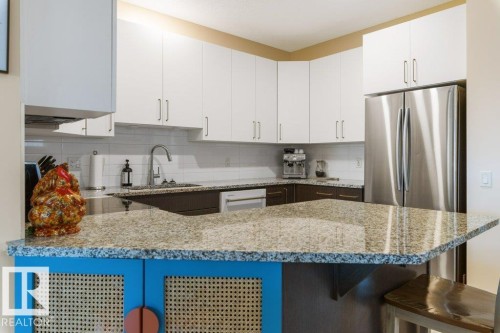 99 Juneau Way, St. Albert, AB - Indoor Photo Showing Kitchen With Upgraded Kitchen