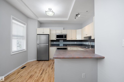 #108 10933 82 Av Nw, Edmonton, AB - Indoor Photo Showing Kitchen