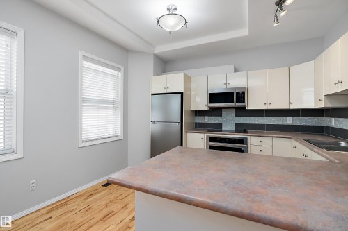 #108 10933 82 Av Nw, Edmonton, AB - Indoor Photo Showing Kitchen