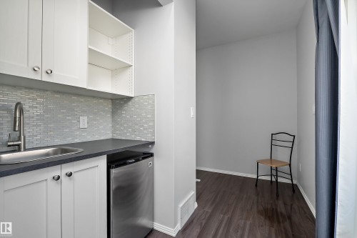 #108 10933 82 Av Nw, Edmonton, AB - Indoor Photo Showing Kitchen