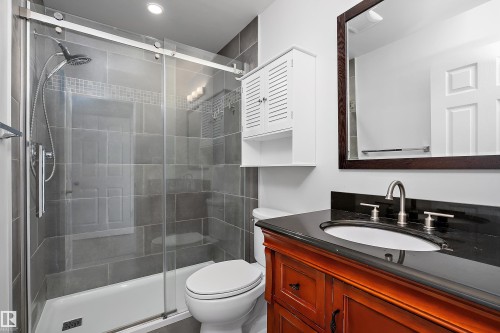 Upper Floor - #108 10933 82 Av Nw, Edmonton, AB - Indoor Photo Showing Bathroom